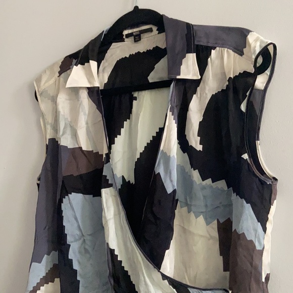 NWOT Hugo Boss Blue Printed Wrap Blouse, size 12 - Picture 3 of 10